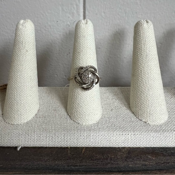 Sterling ring
Stamped 925
SZ 8.5 - Picture 1 of 5